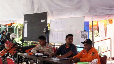 Relawan dan Rescue BPBD Kota Yogya siaga di posko.