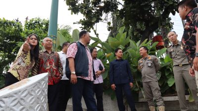 Jajaran Komisi A DPRD Yogya sidak reklame di kawasan Gondomanan.